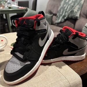 Boys Nike Air Jordon 1